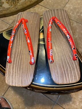 Original Yashiuya Red Floral Strap Wooden Geta Sandals - Women Accessories